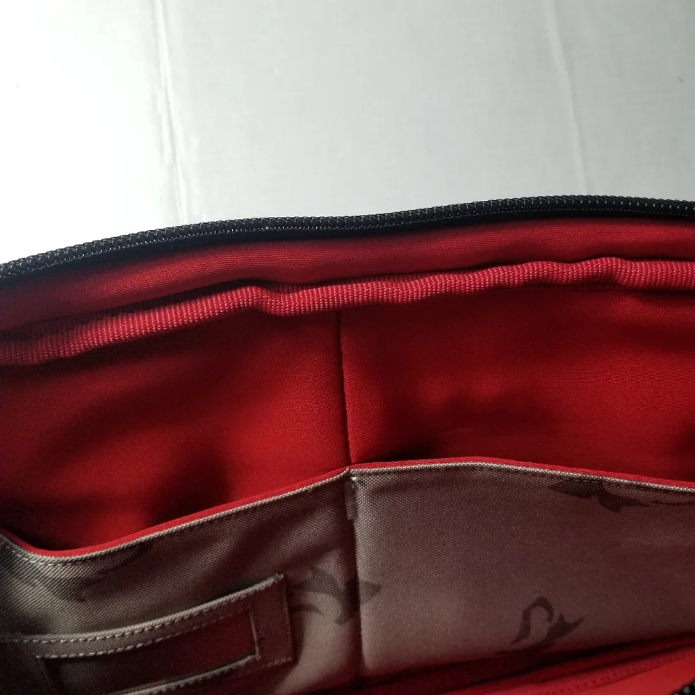 LIKE NEW HUSKY HEAVY DUTY BRIEFCASE